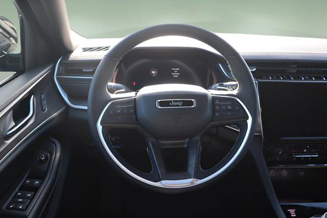 New 2025 Jeep Grand Cherokee Limited w/ Black Appearance Package image 11