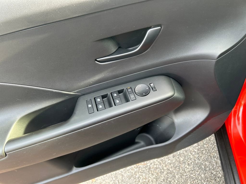 Certified 2025 Hyundai Kona SE image 13