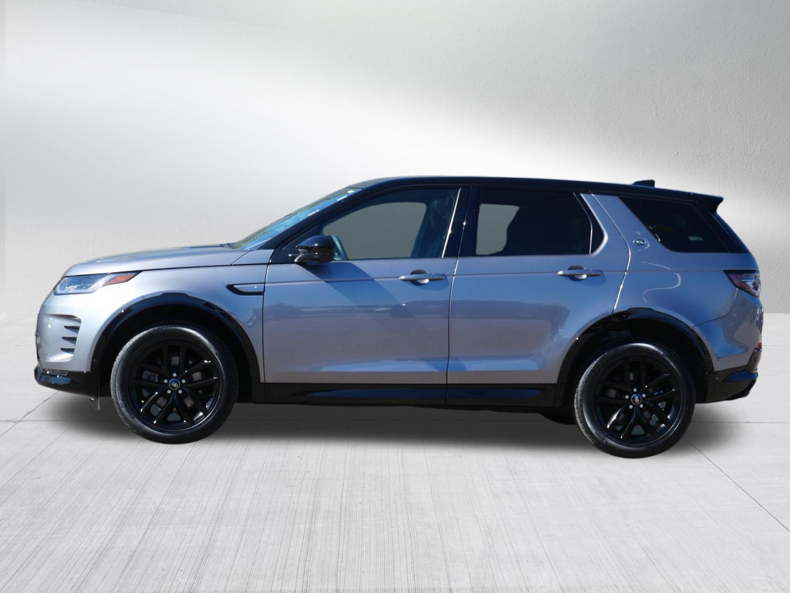 Used 2024 Land Rover Discovery Sport Dynamic SE AWD/4WD image 2