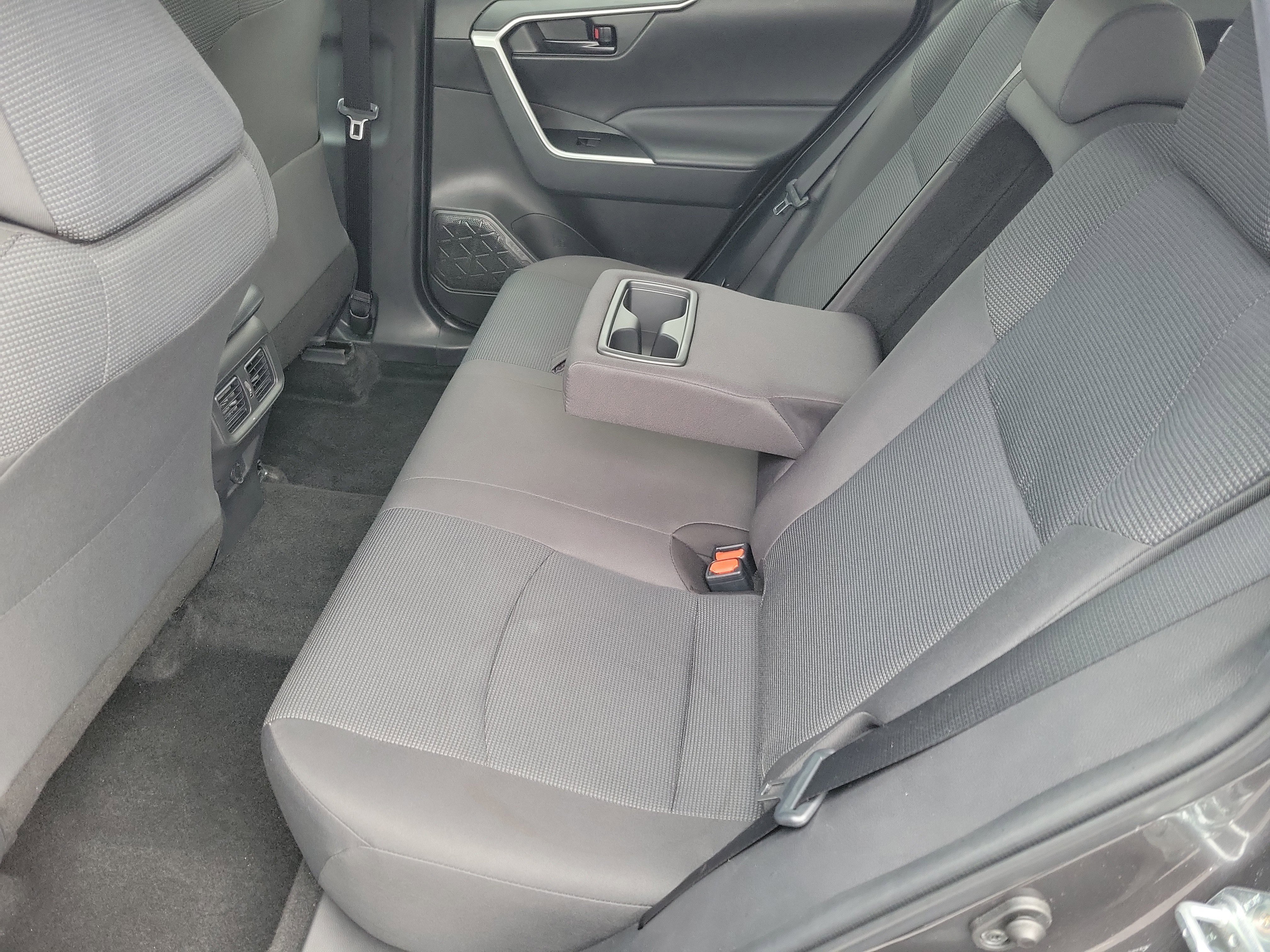 Used 2022 Toyota RAV4 LE image 11