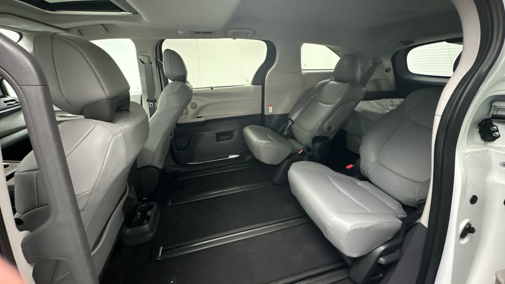 Certified 2024 Toyota Sienna XLE image 10