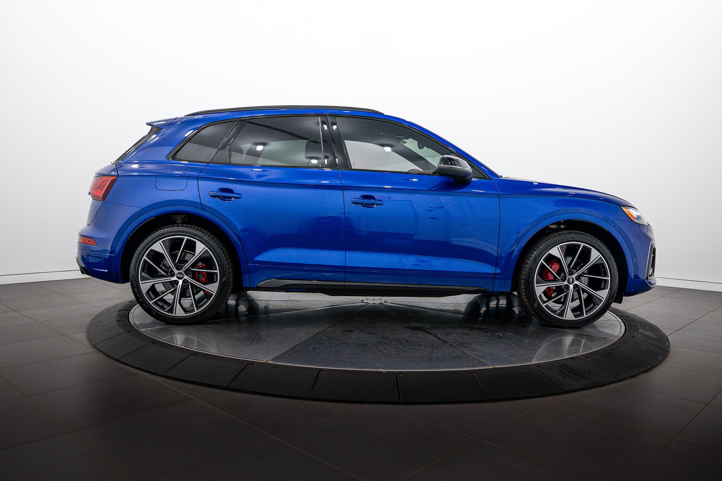 Certified 2023 Audi SQ5 Premium Plus w/ Premium Plus Package AWD/4WD image 3
