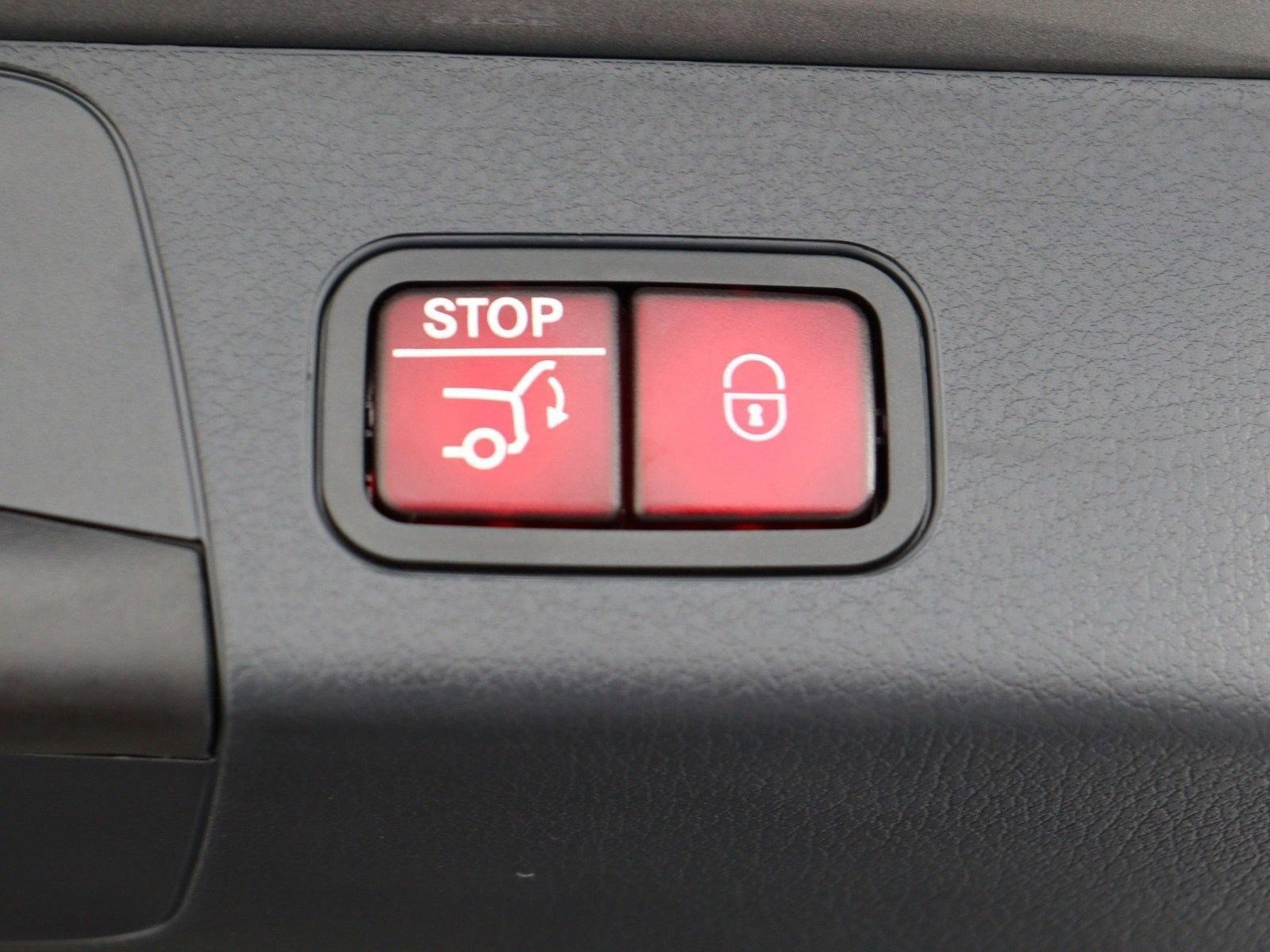 Used 2025 Mercedes-Benz GLB 250 image 17