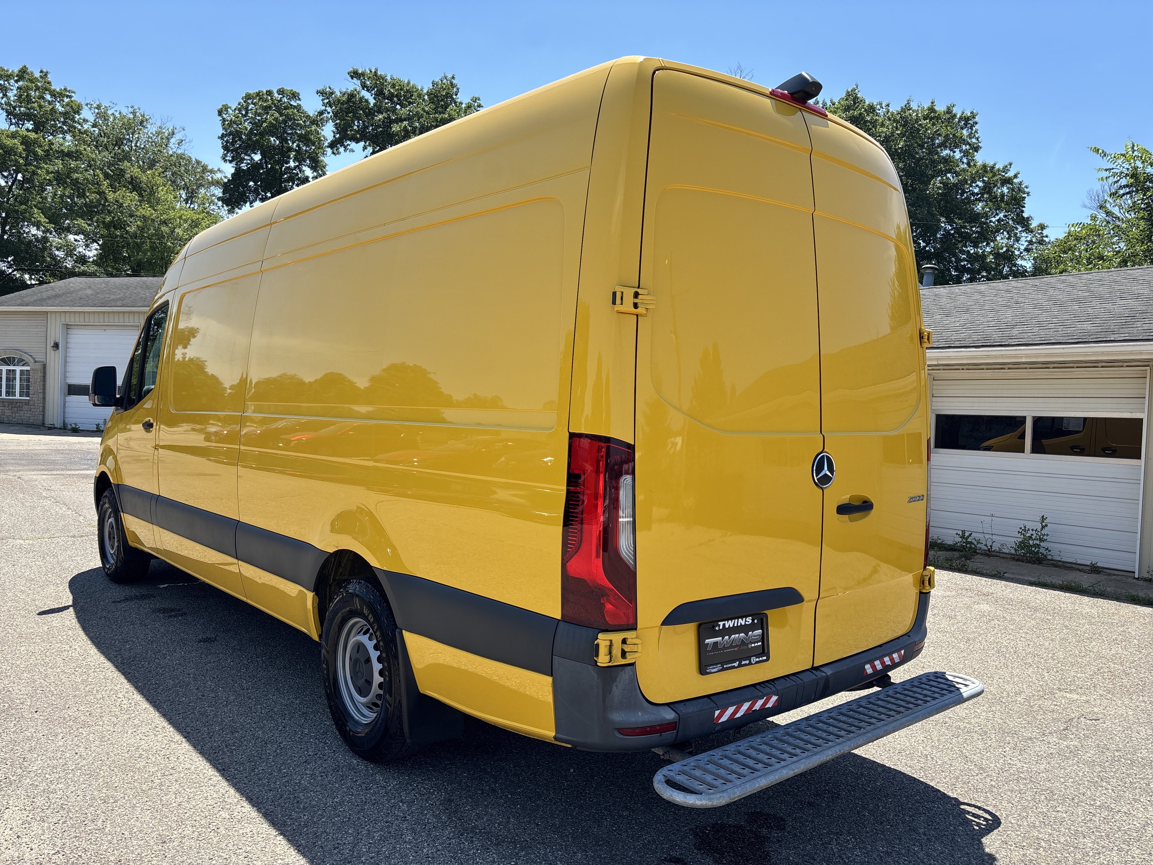 Used 2021 Mercedes-Benz Sprinter 2500 w/ Acoustic Package image 11