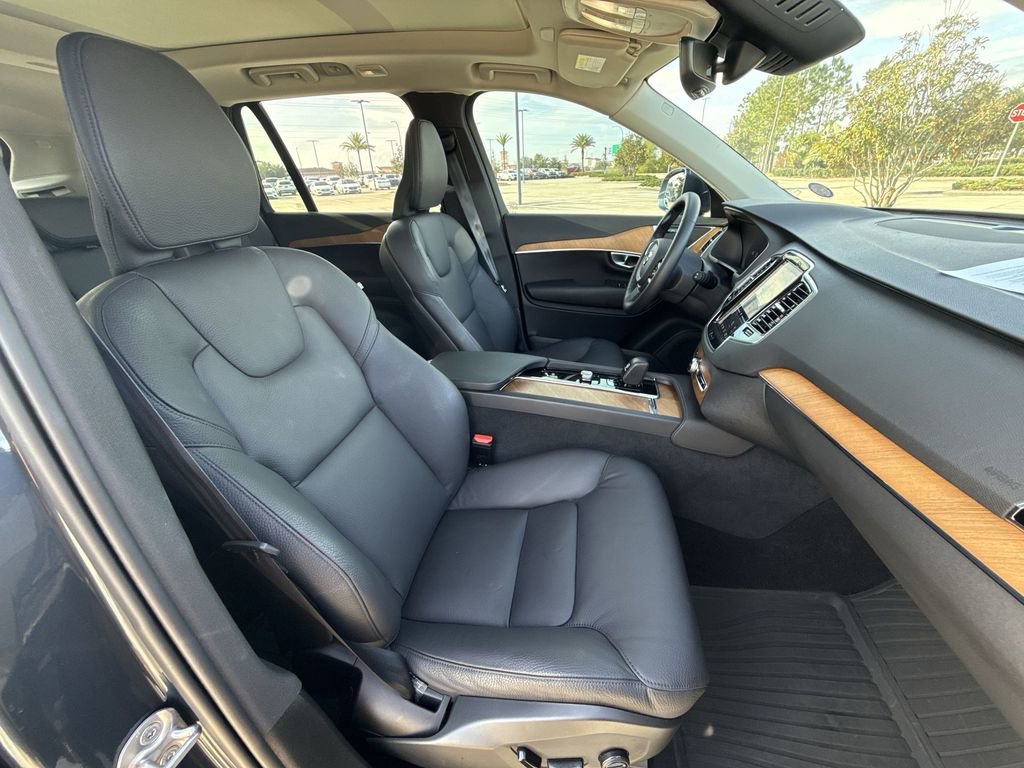 Used 2024 Volvo XC90 B6 Plus image 16