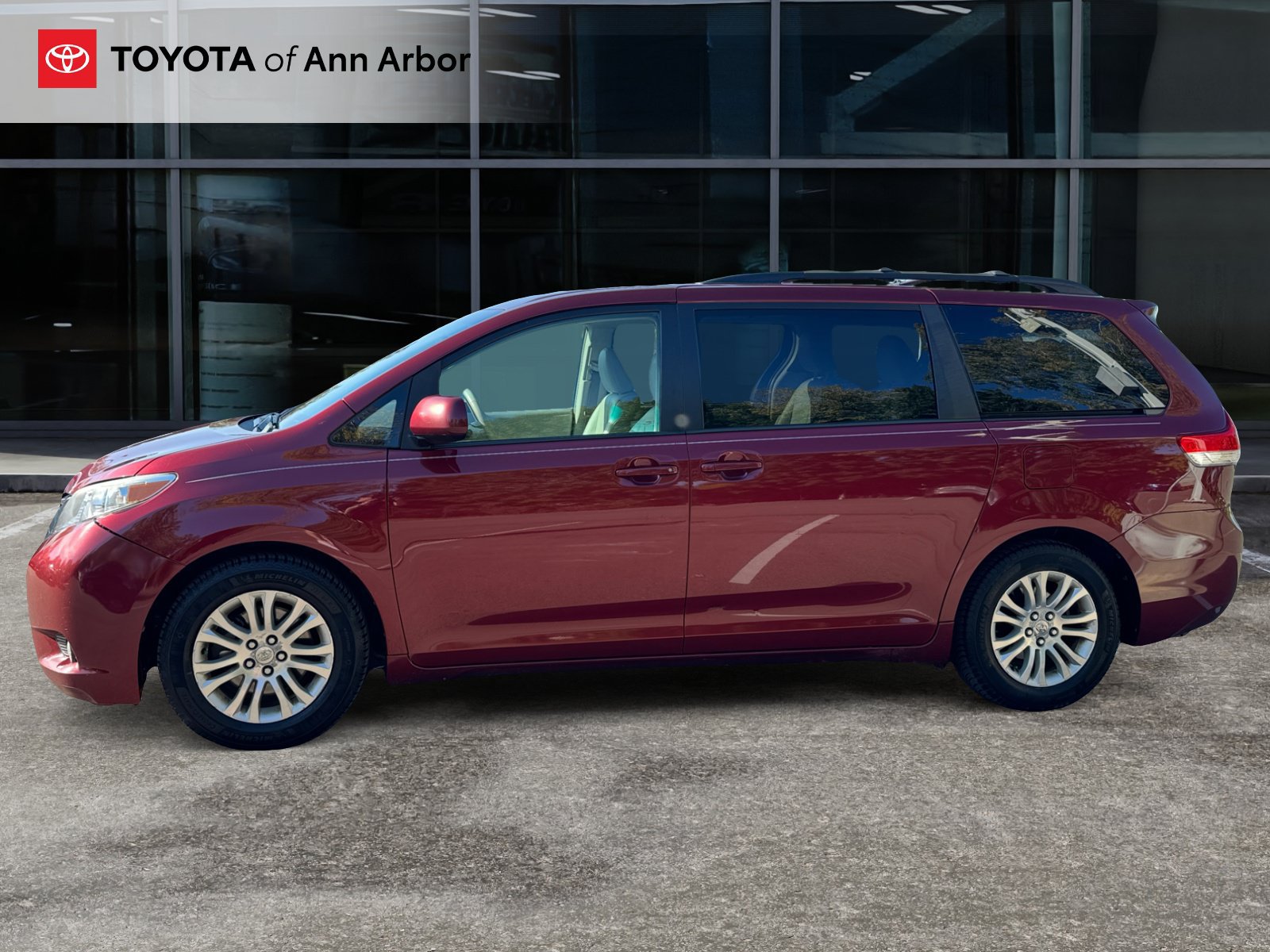 Used 2012 Toyota Sienna XLE FWD image 10