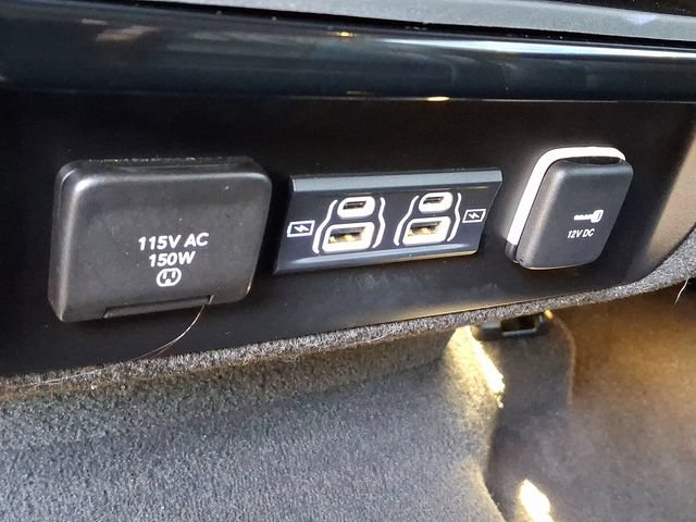 Used 2024 Jeep Wagoneer L Series III w/ Flexible Seating Group AWD/4WD image 13