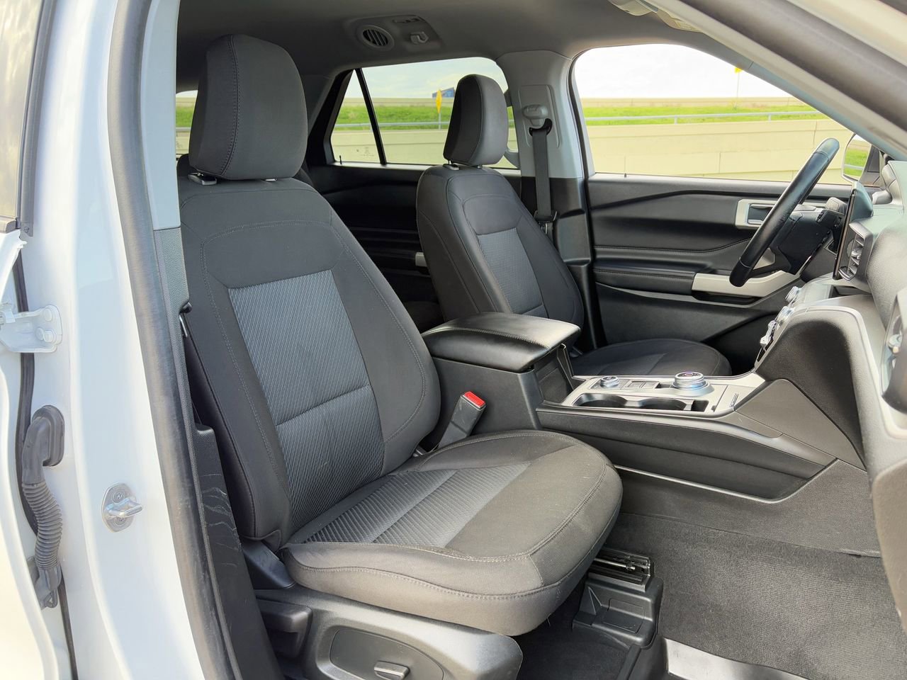 Used 2023 Ford Explorer XLT image 30