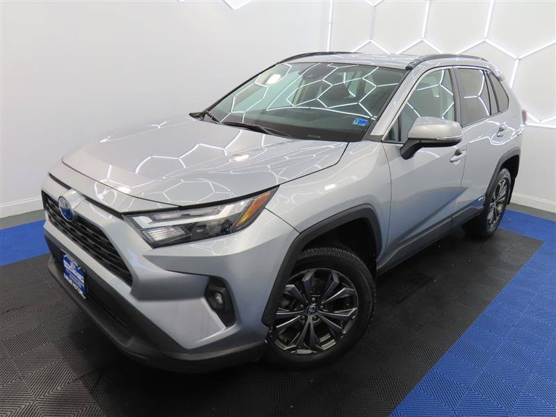Used 2023 Toyota RAV4 XLE Premium AWD/4WD image 4