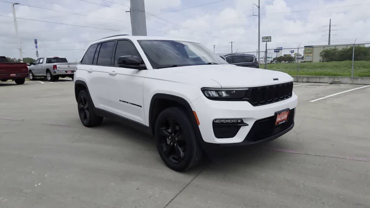Used 2023 Jeep Grand Cherokee Limited w/ Black Appearance Package AWD/4WD image 2