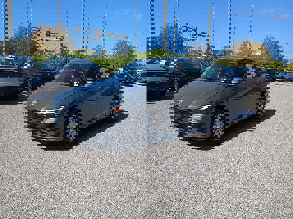 New 2026 Hyundai Elantra SE image 2