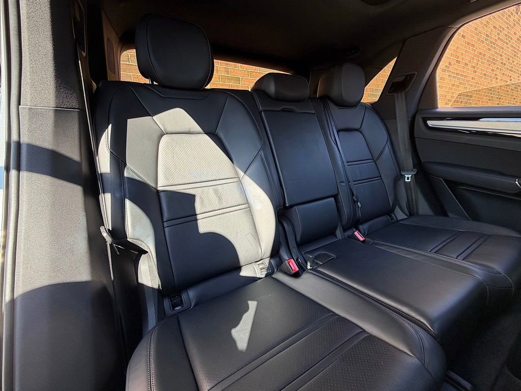 Certified 2023 Porsche Cayenne w/ Premium Package AWD/4WD image 22
