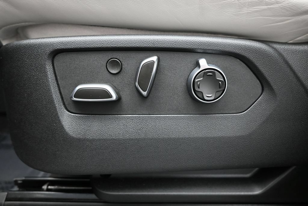 Used 2025 Cadillac Escalade ESV Sport Platinum w/ LPO, Floor Liner Package AWD/4WD image 12