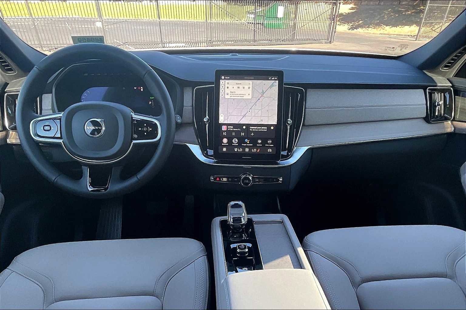 New 2026 Volvo XC90 T8 Plus w/ Protection Package Premier image 7