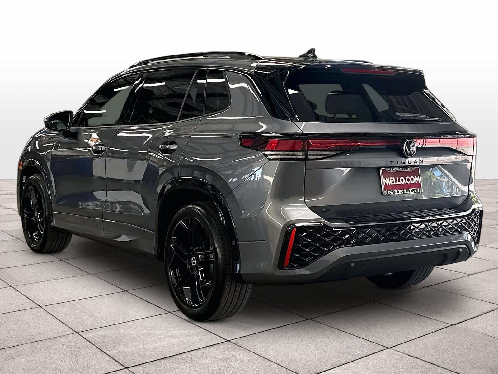 New 2026 Volkswagen Tiguan SE R-Line FWD image 3