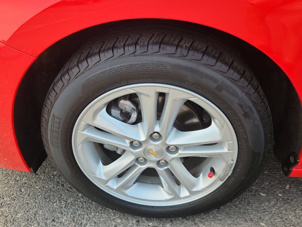 Used 2018 Chevrolet Cruze LT w/ Convenience Package FWD image 18