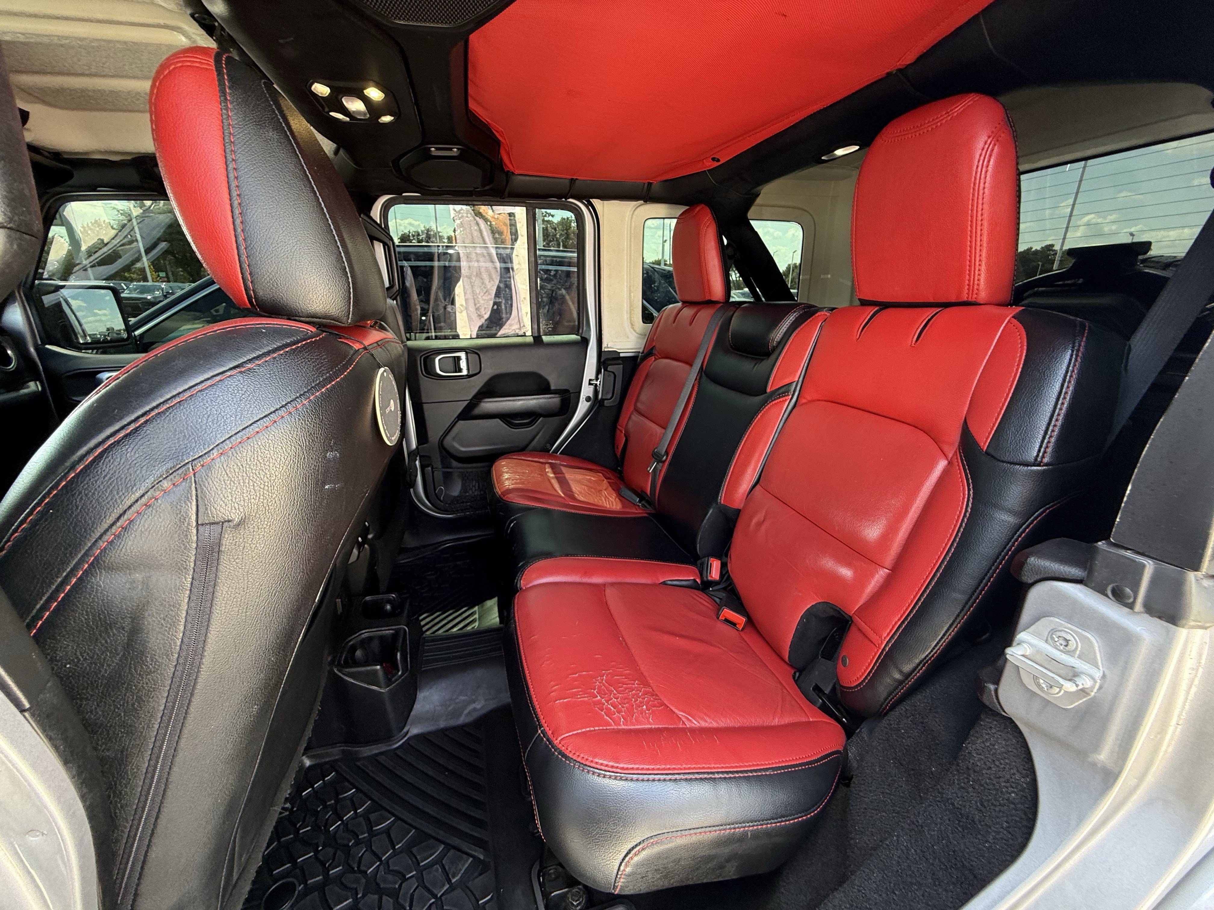Used 2020 Jeep Wrangler Unlimited Sahara AWD/4WD image 27