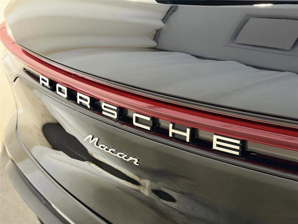 New 2026 Porsche Macan AWD/4WD image 25