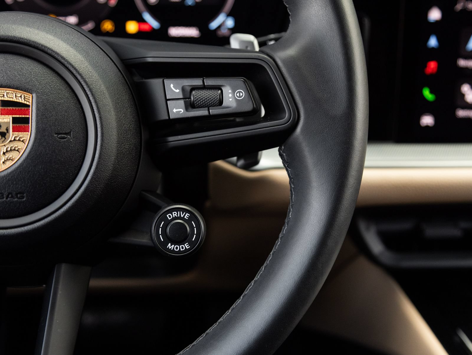 Certified 2024 Porsche Cayenne Coupe AWD/4WD image 16