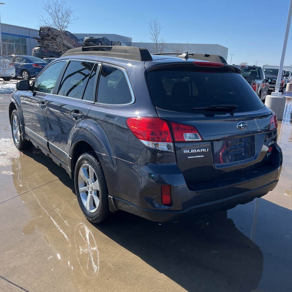 Used 2013 Subaru Outback 2.5i Limited w/ Moonroof Pkg image 3