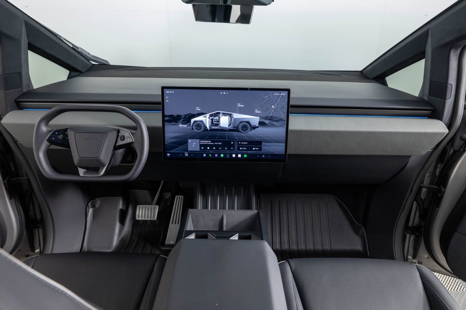 Used 2024 Tesla Cybertruck AWD Crew Cab image 28