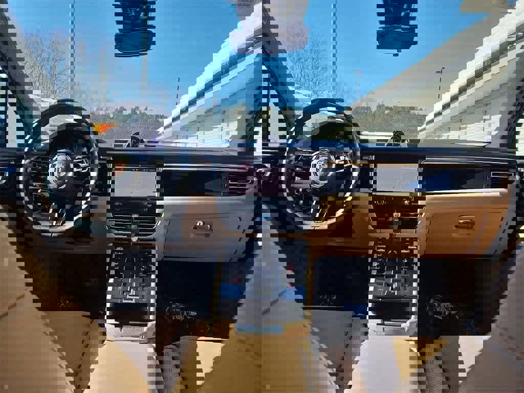 Certified 2024 Porsche Macan S image 13