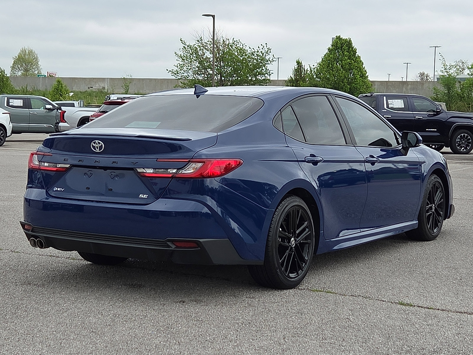 Used 2025 Toyota Camry SE image 5
