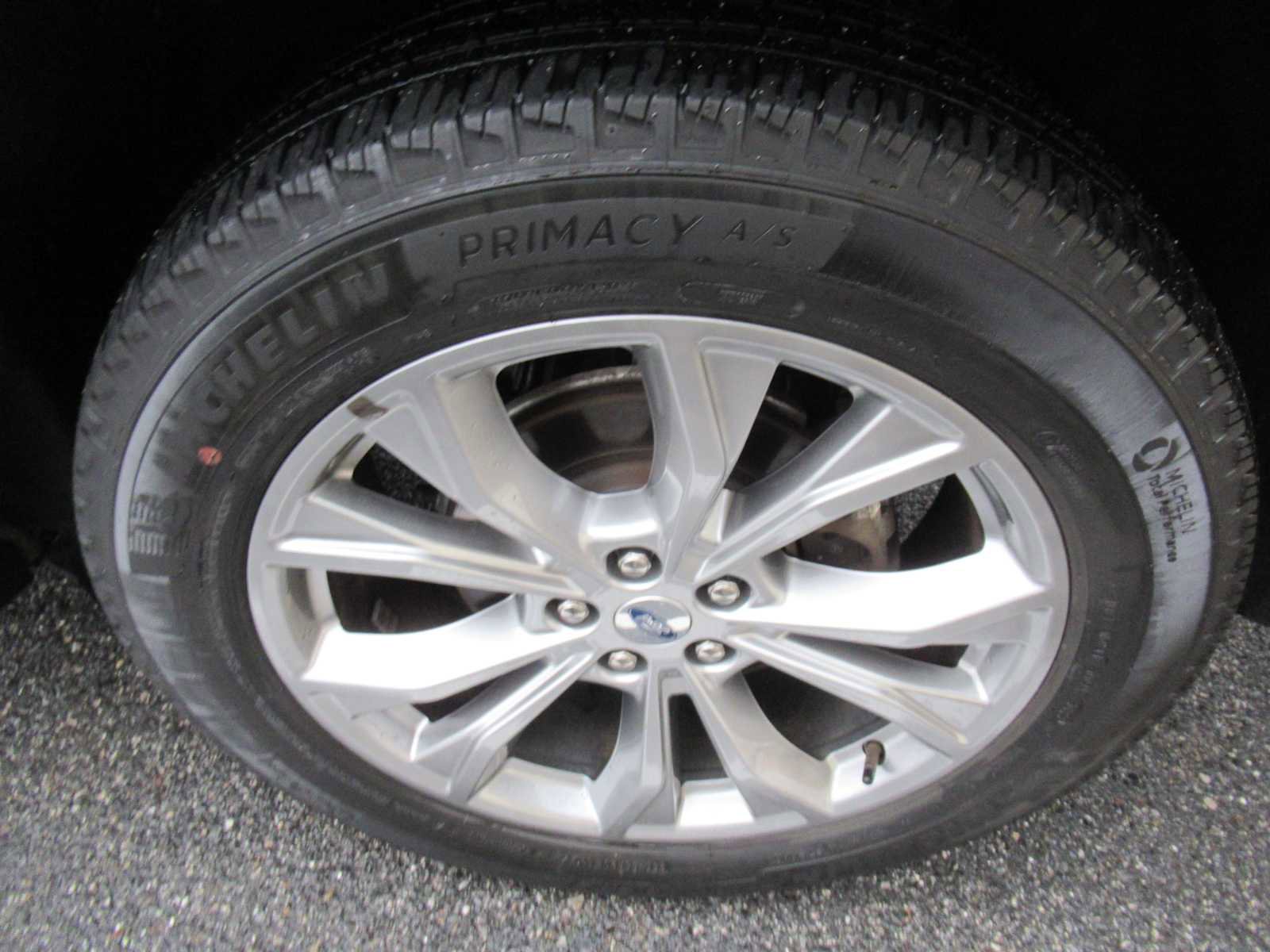 Used 2022 Ford Explorer XLT w/ Equipment Group 202A image 9