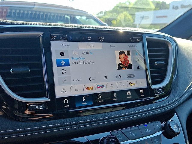 New 2026 Chrysler Pacifica Select image 13