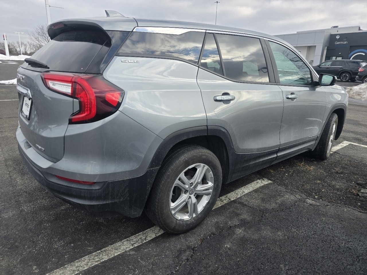 Used 2024 GMC Terrain SLE image 8
