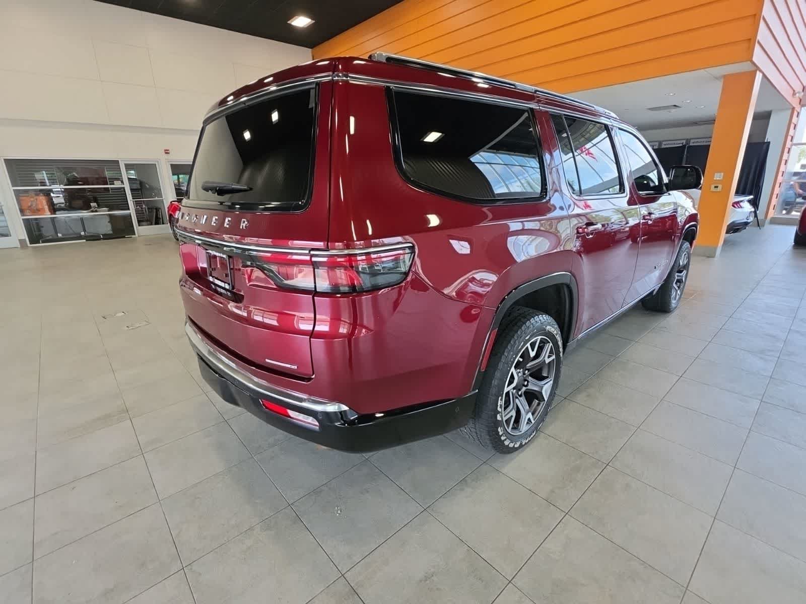 Used 2022 Jeep Wagoneer Series III w/ Premium Group I AWD/4WD image 9