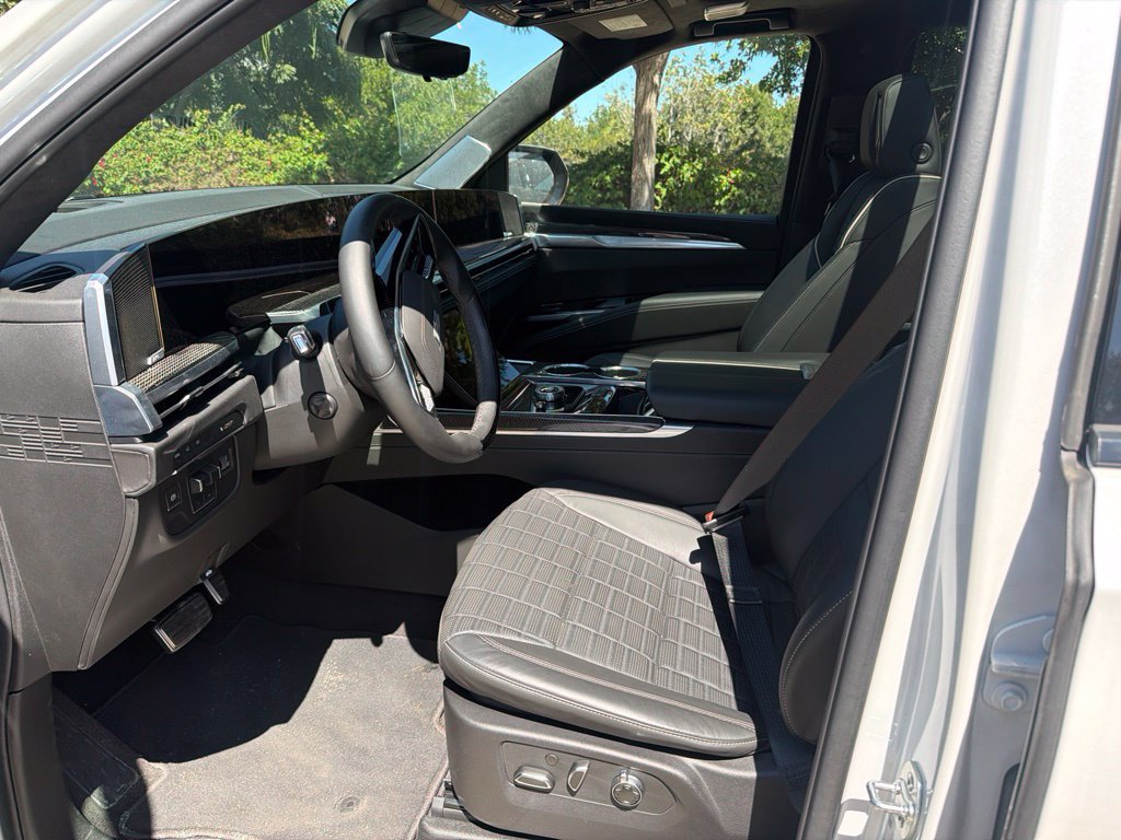 Certified 2025 Cadillac Escalade V AWD/4WD image 7