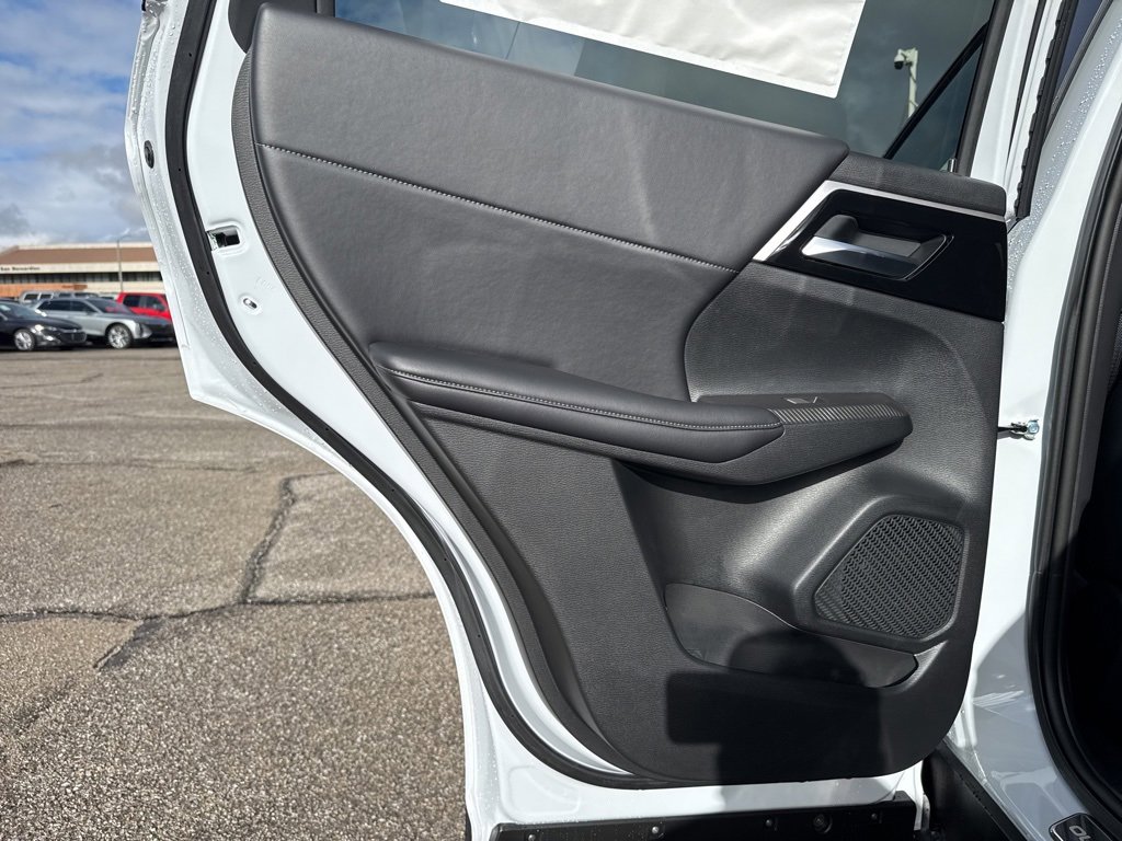 New 2025 Mitsubishi Outlander SE image 29