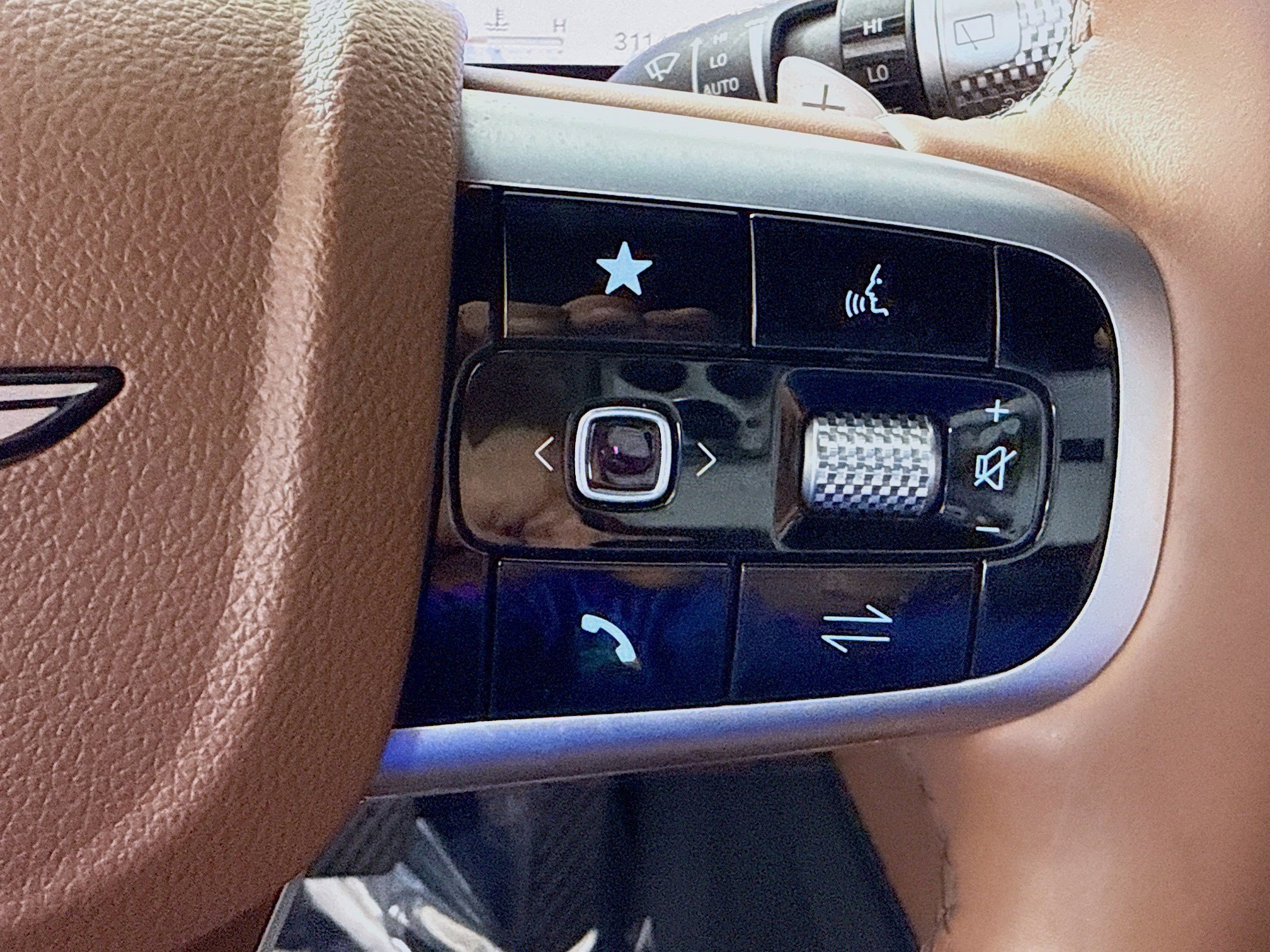 Used 2026 Genesis GV70 2.5T Advanced image 15