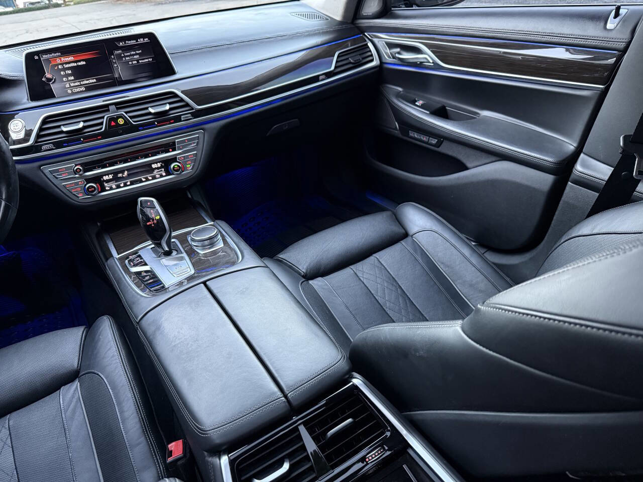 Used 2016 BMW 750i xDrive image 36