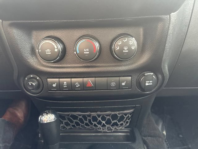 Used 2017 Jeep Wrangler Unlimited Sahara w/ Connectivity Group AWD/4WD image 17