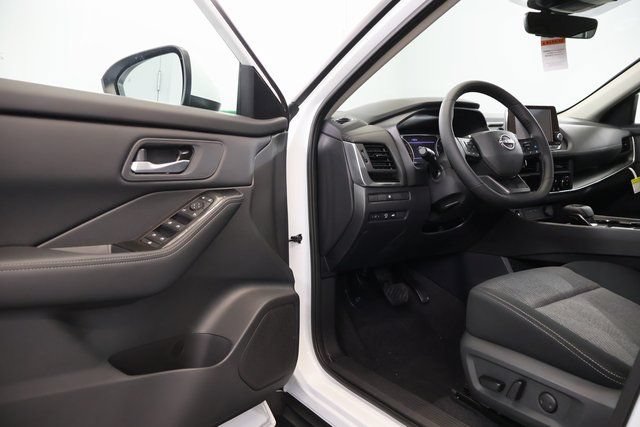 New 2026 Nissan Rogue SV w/ Cold Weather Package AWD/4WD image 9