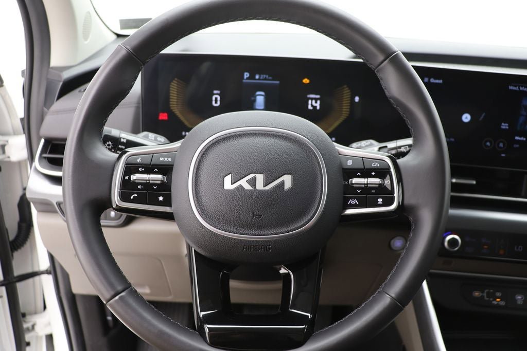 Used 2025 Kia Carnival FWD image 15