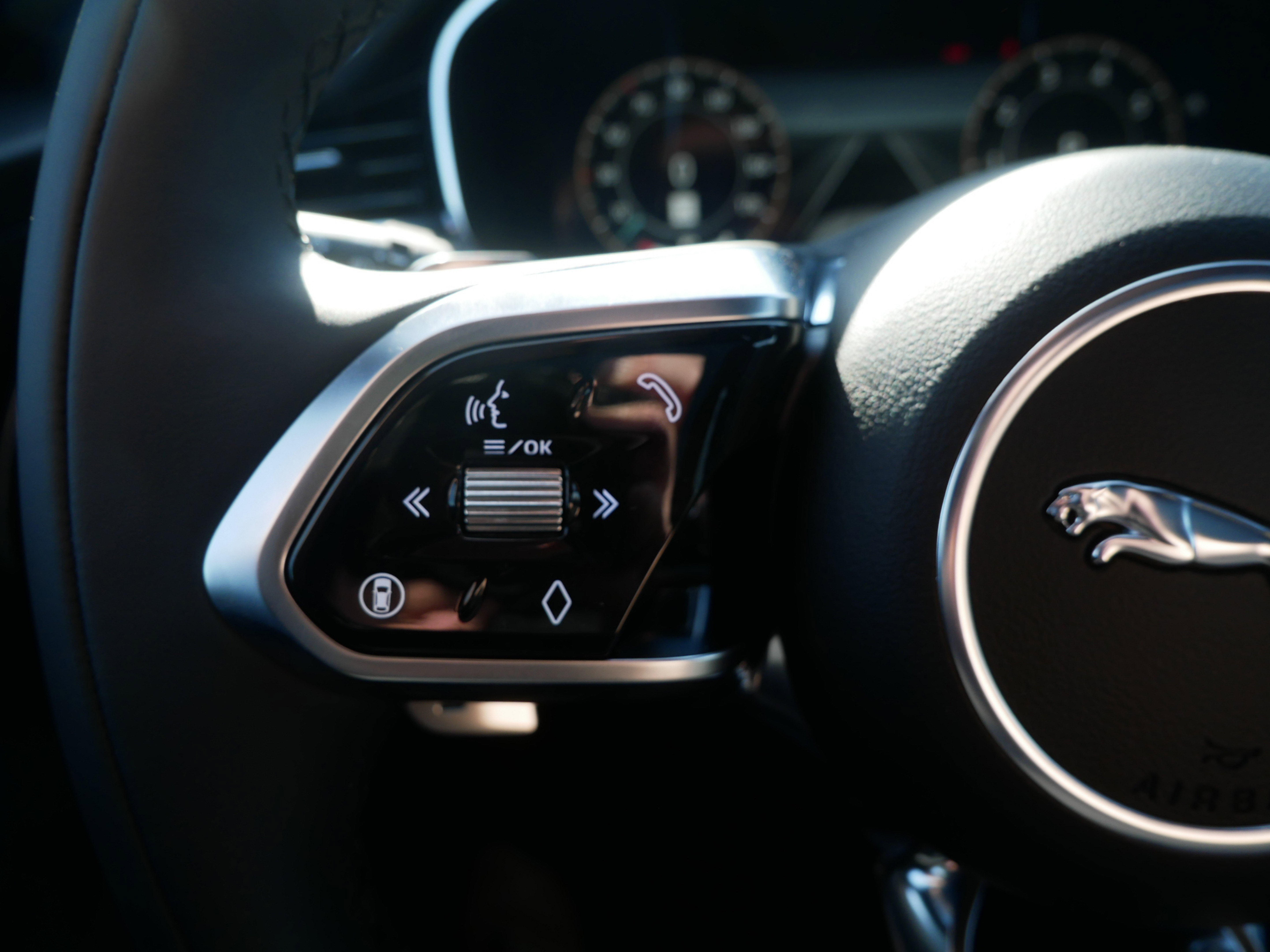 New 2026 Jaguar F-PACE R-Dynamic S image 7