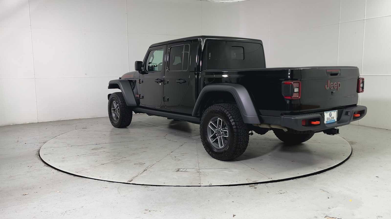 Used 2025 Jeep Gladiator Mojave w/ Convenience Group image 3