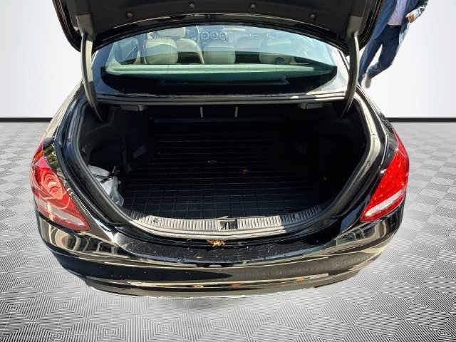 Used 2018 Mercedes-Benz C 300 4MATIC Sedan image 23