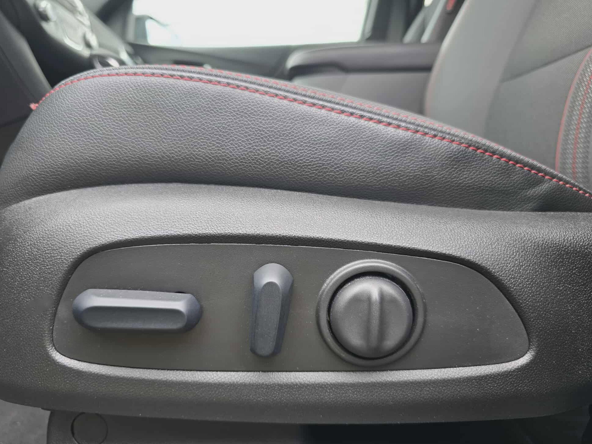 Used 2024 Chevrolet Equinox RS image 11