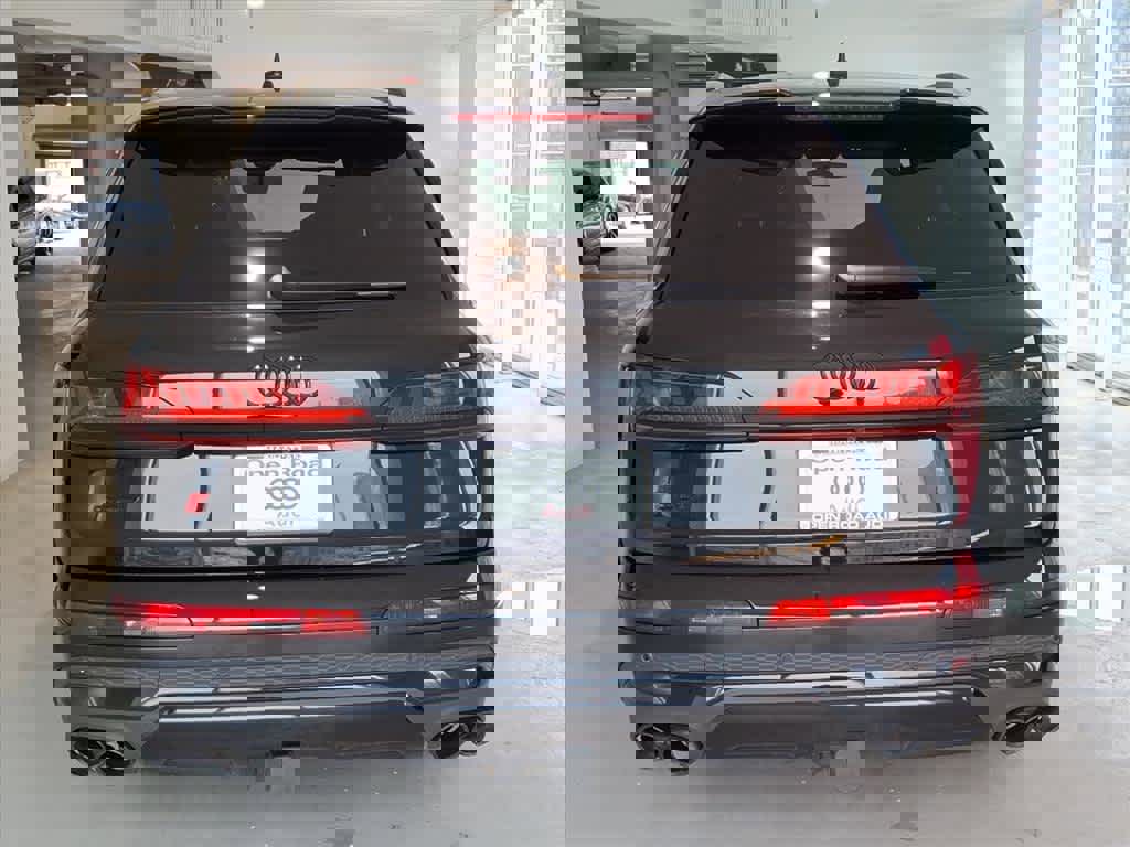 Used 2023 Audi SQ7 Premium Plus w/ Executive Package image 5