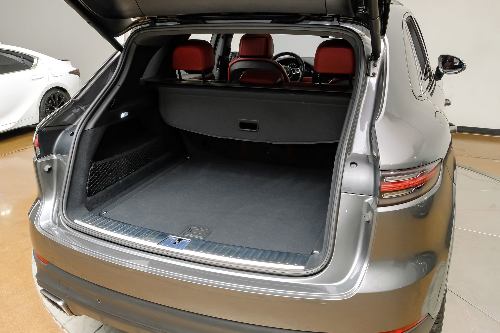 Used 2023 Porsche Cayenne Platinum Edition image 54