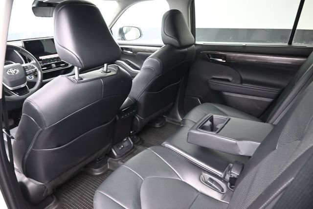 Used 2022 Toyota Highlander Limited AWD/4WD image 32