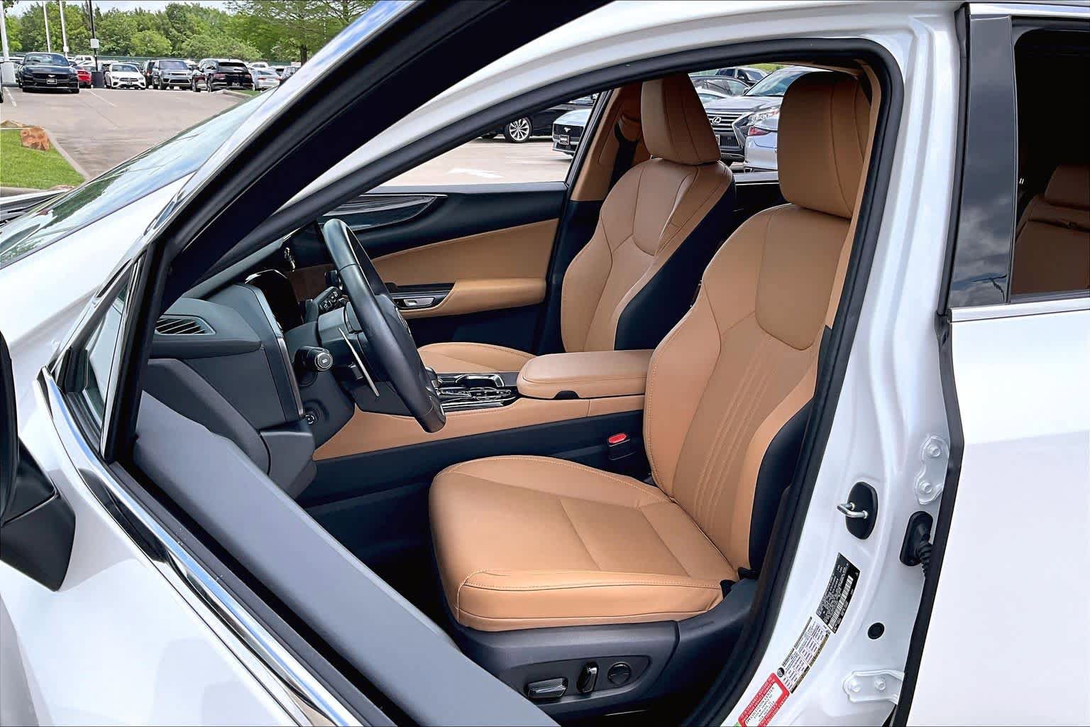 Used 2025 Lexus NX 250 FWD w/ Accessory Package (Z1) image 7