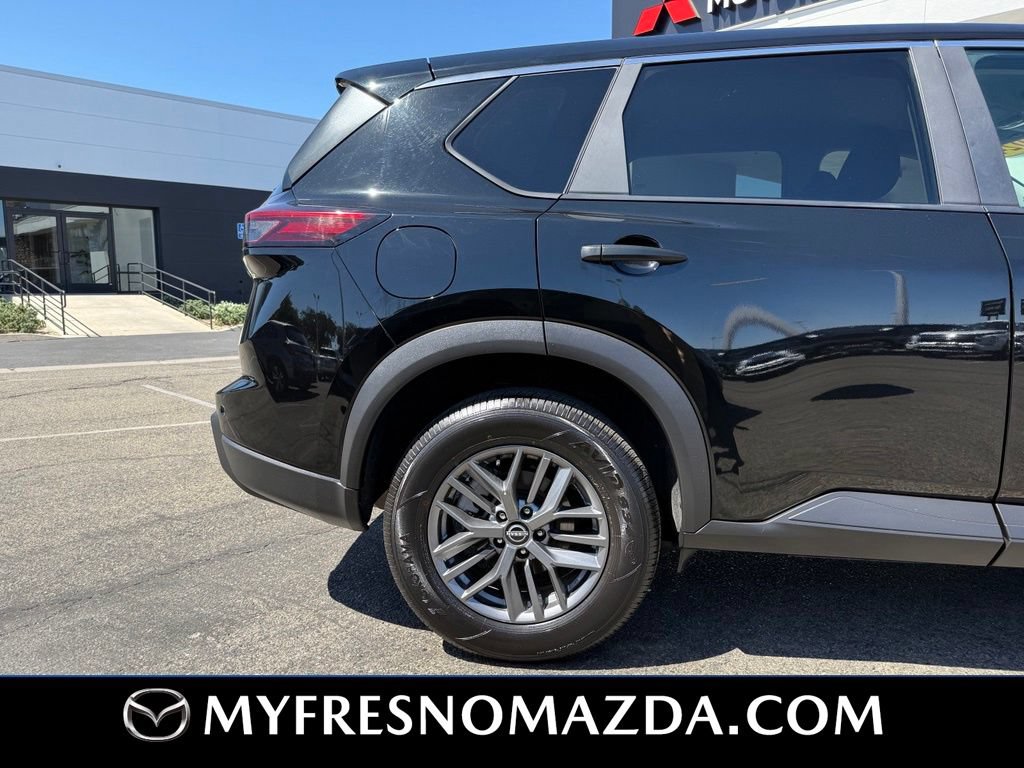 Used 2024 Nissan Rogue S FWD image 11