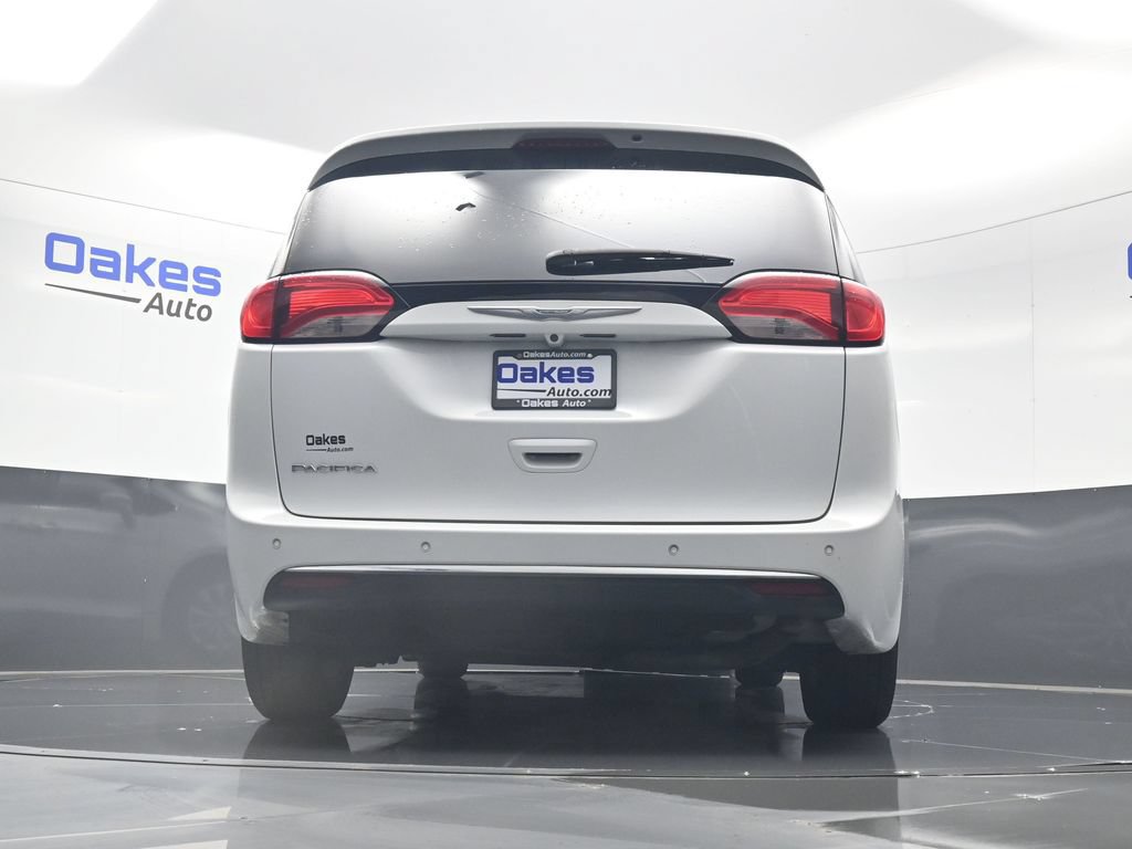 Used 2017 Chrysler Pacifica Touring-L FWD image 40
