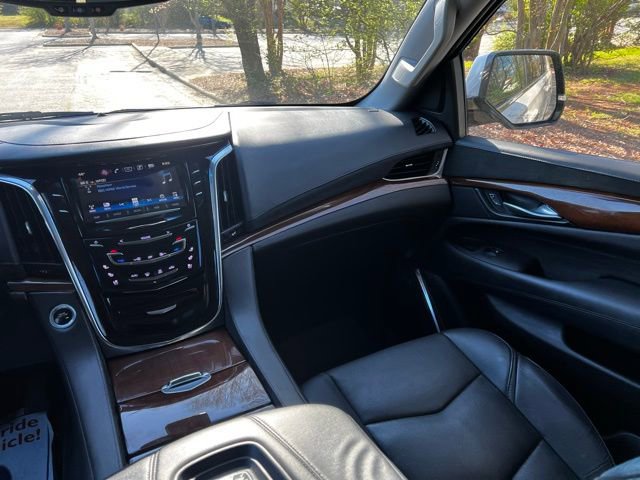 Used 2016 Cadillac Escalade Luxury AWD/4WD image 31