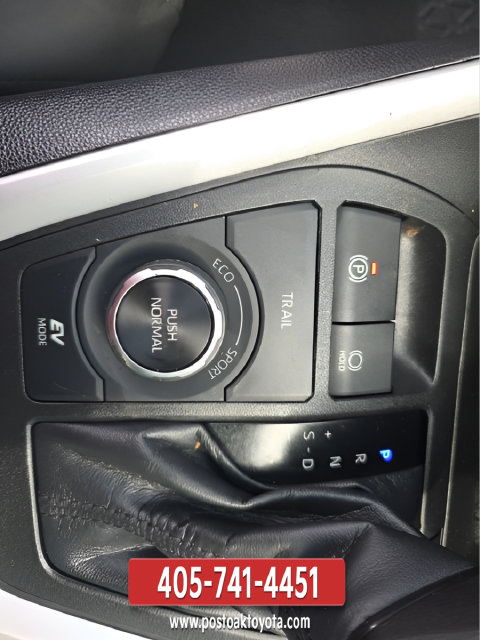 Used 2021 Toyota RAV4 LE AWD/4WD image 22